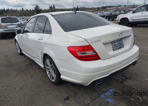 2012 Mercedes-Benz C 300 Luxury 4Matic/Sport 4Matic из США, поврежденный, VIN WDDGF8BB7CA656100